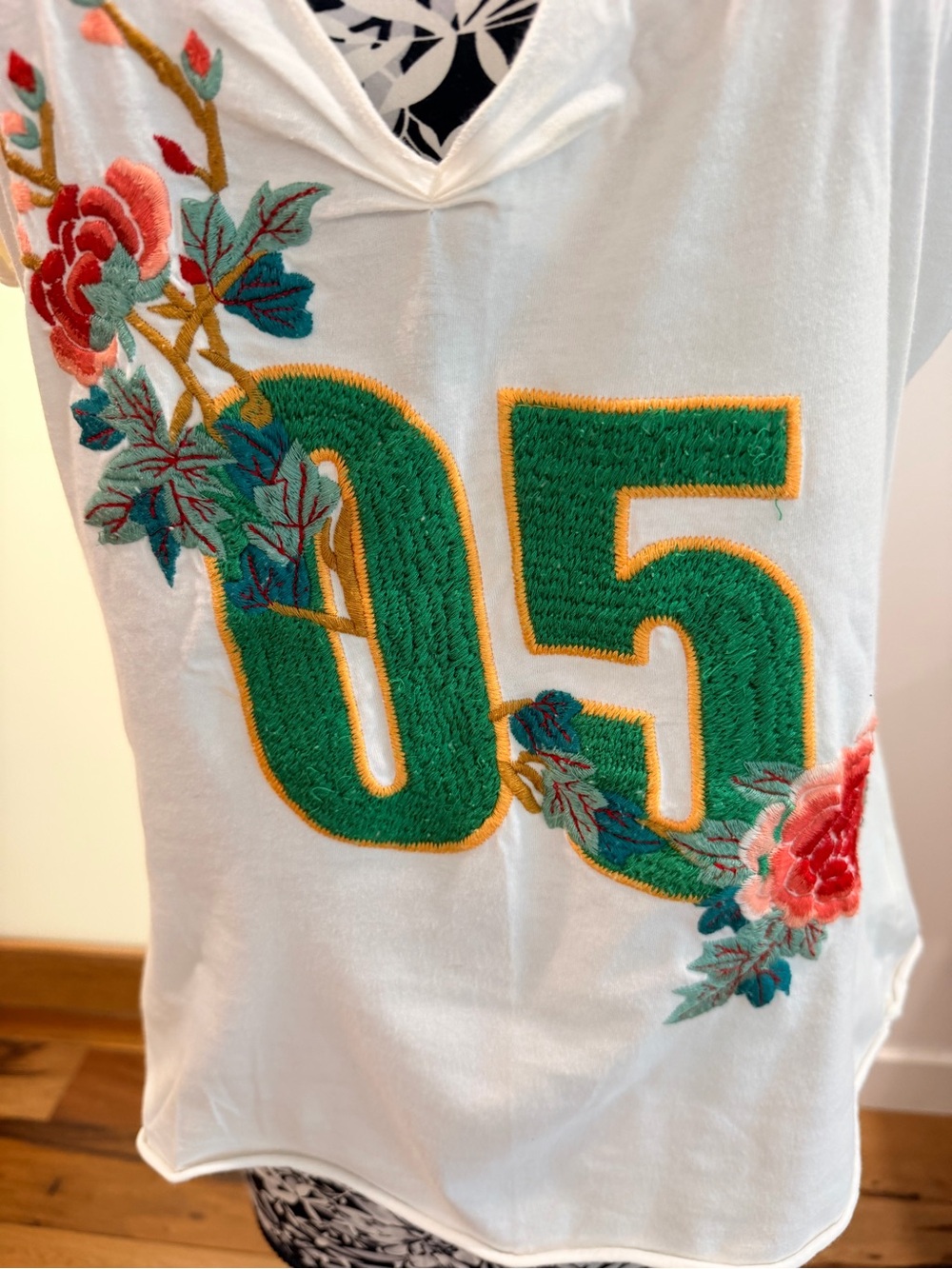 JW Los Angeles Johnny Was Wildcats 05 Floral Embroidered V-Neck Tee - Picture 2 of 6